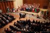 Blick auf den Chor und die Zuschauer